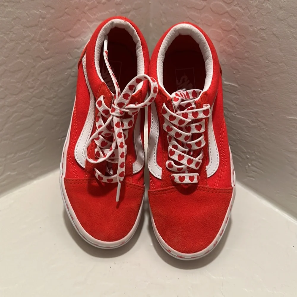VANS Heart Foxing Old Skool Juniors Shoes Size 2.5 Red & White Leather/Canvas.